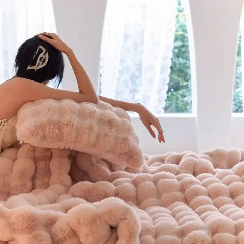 Luxury Faux Rabbit Fur Bubble Blanket – Ultra Soft Plush Throw for Sofa & Bed