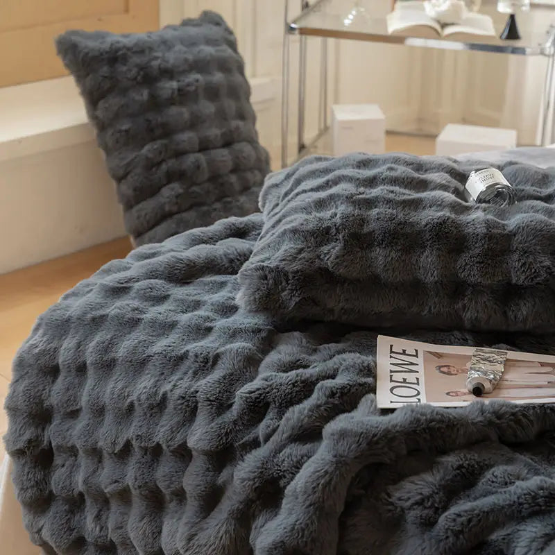 Luxury Faux Rabbit Fur Bubble Blanket – Ultra Soft Plush Throw for Sofa & Bed