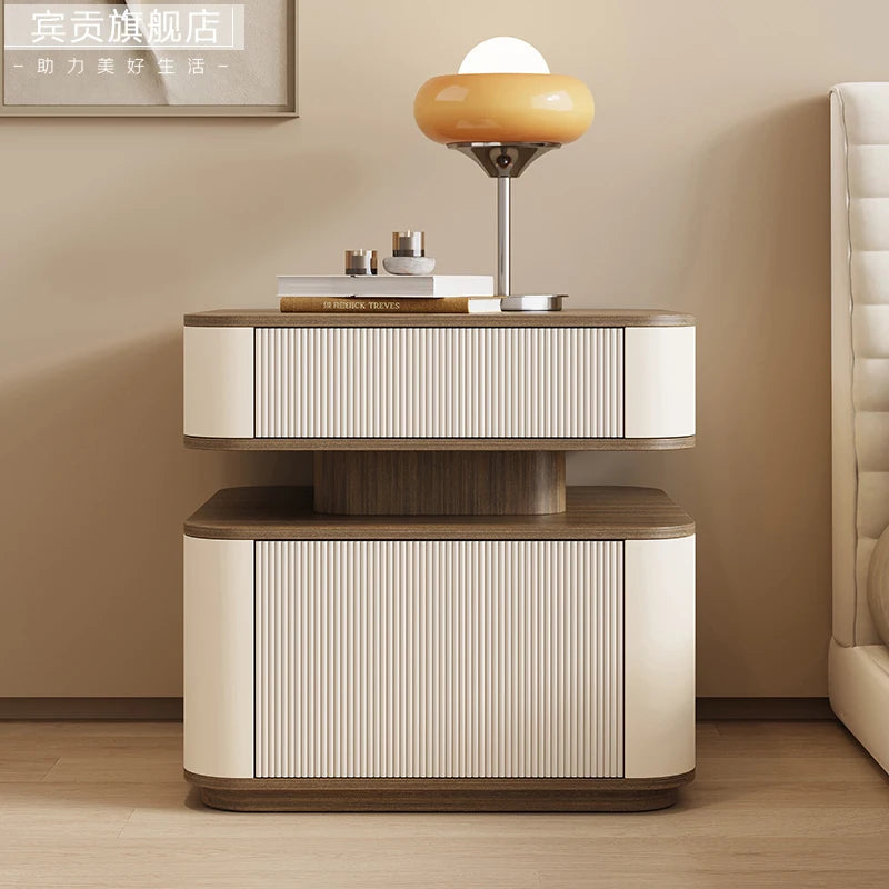 Italian Classic Nightstand – Elegant Vintage Bedside Table with Timeless Charm