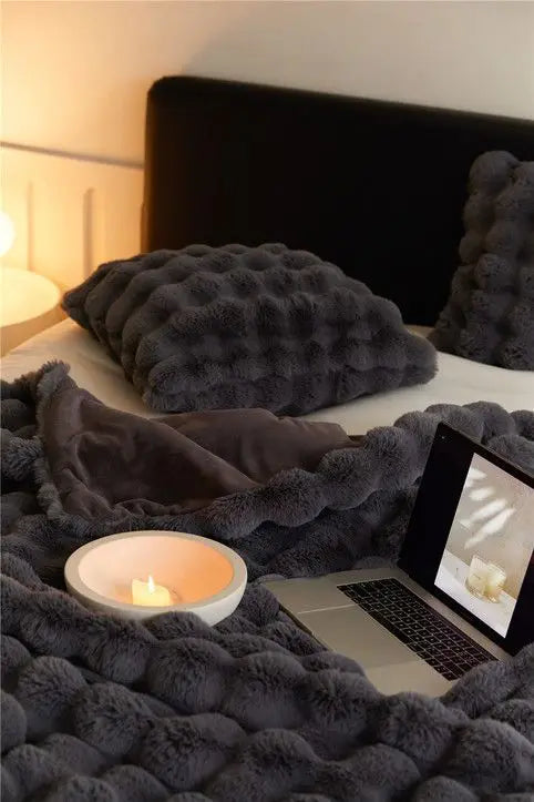 Luxury Faux Rabbit Fur Bubble Blanket – Ultra Soft Plush Throw for Sofa & Bed