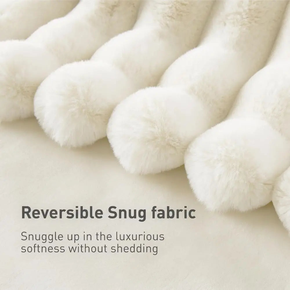 Double-Sided Warm Throw Blanket – Soft, Breathable & Skin-Friendly Solid Color Striped Blanket