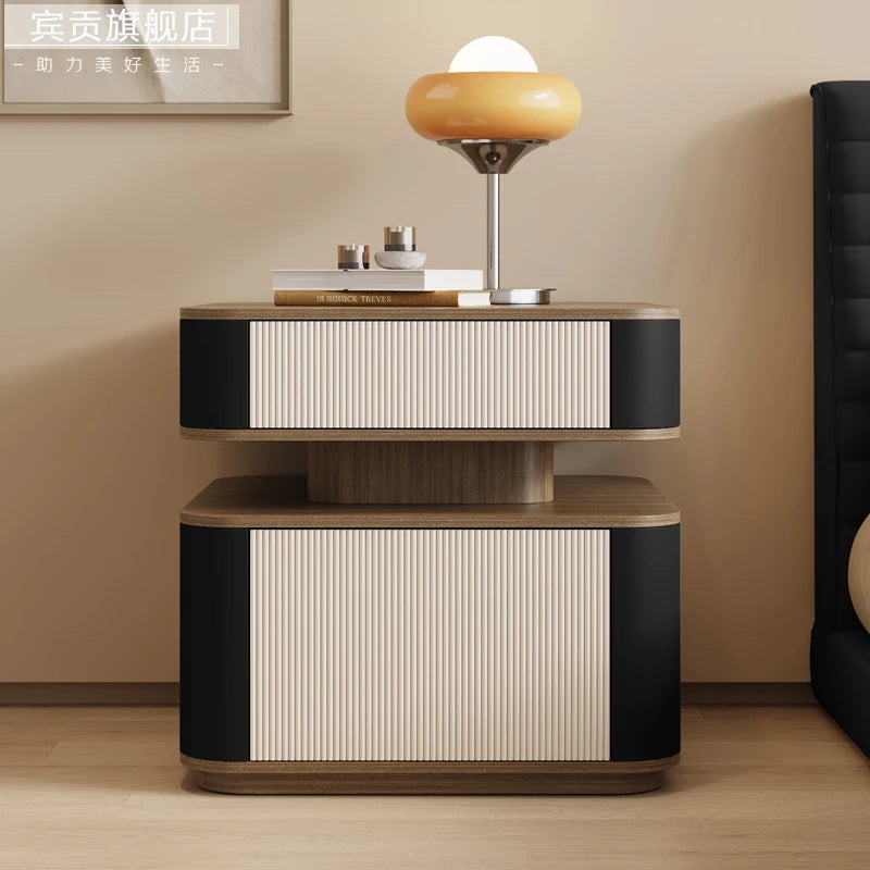 Italian Classic Nightstand – Elegant Vintage Bedside Table with Timeless Charm