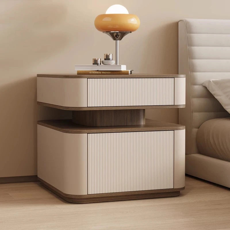 Italian Classic Nightstand – Elegant Vintage Bedside Table with Timeless Charm