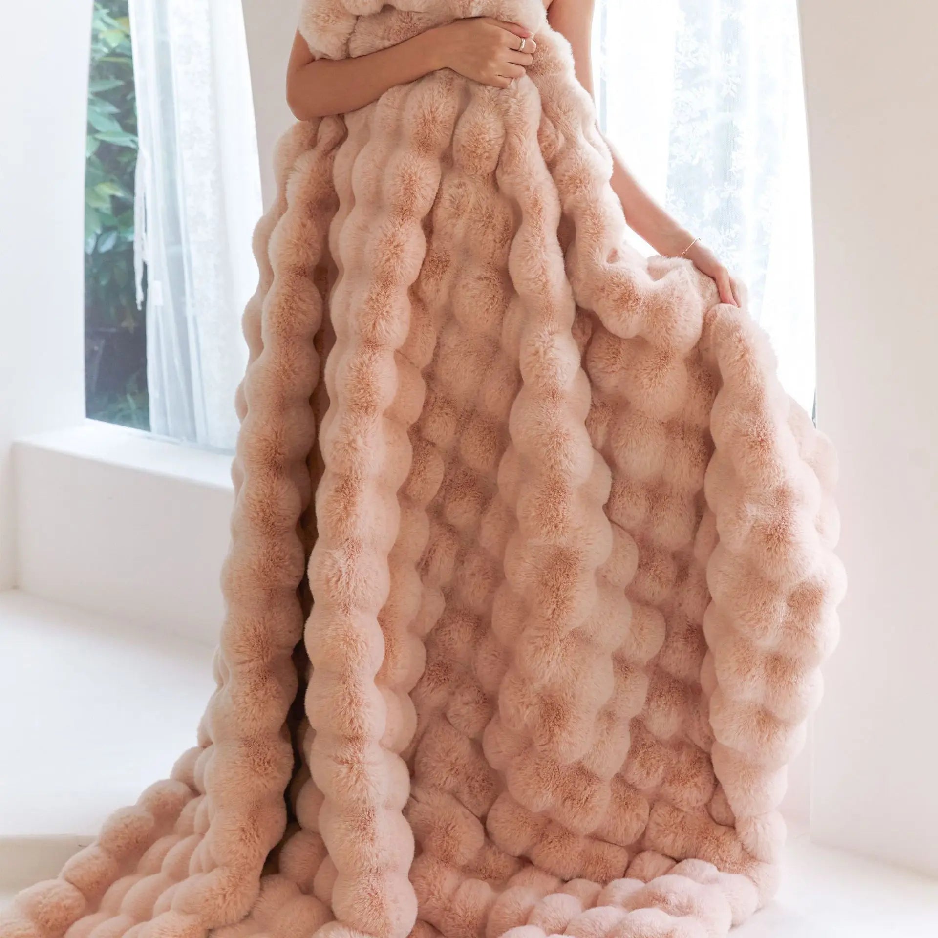 Luxury Faux Rabbit Fur Bubble Blanket – Ultra Soft Plush Throw for Sofa & Bed