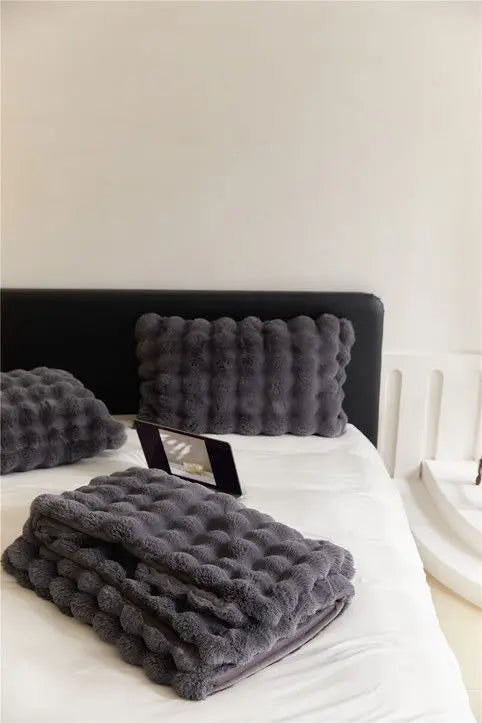 Luxury Faux Rabbit Fur Bubble Blanket – Ultra Soft Plush Throw for Sofa & Bed