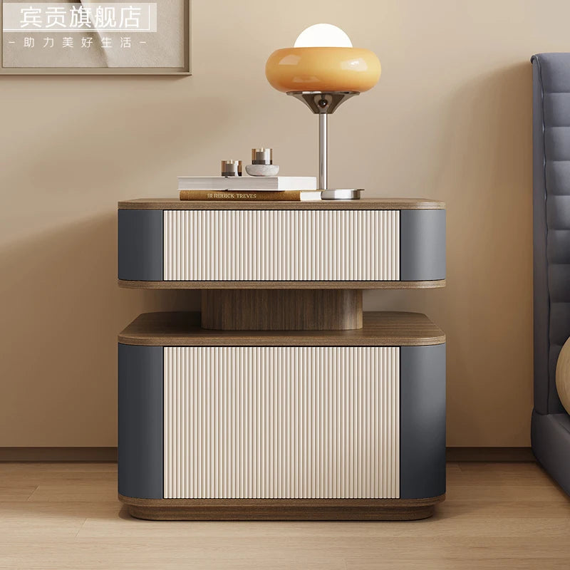 Italian Classic Nightstand – Elegant Vintage Bedside Table with Timeless Charm