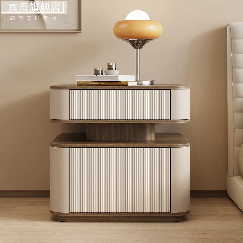 Italian Classic Nightstand – Elegant Vintage Bedside Table with Timeless Charm