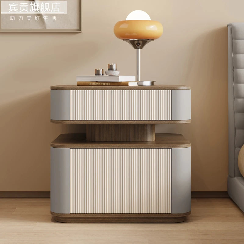 Italian Classic Nightstand – Elegant Vintage Bedside Table with Timeless Charm
