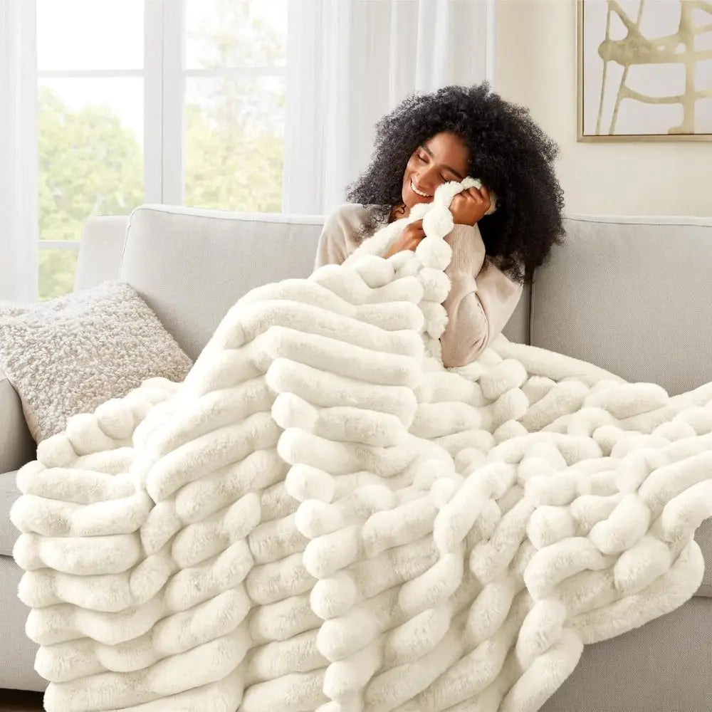 Double-Sided Warm Throw Blanket – Soft, Breathable & Skin-Friendly Solid Color Striped Blanket