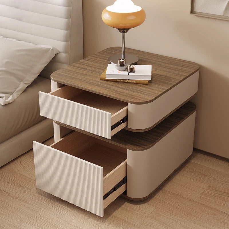 Italian Classic Nightstand – Elegant Vintage Bedside Table with Timeless Charm