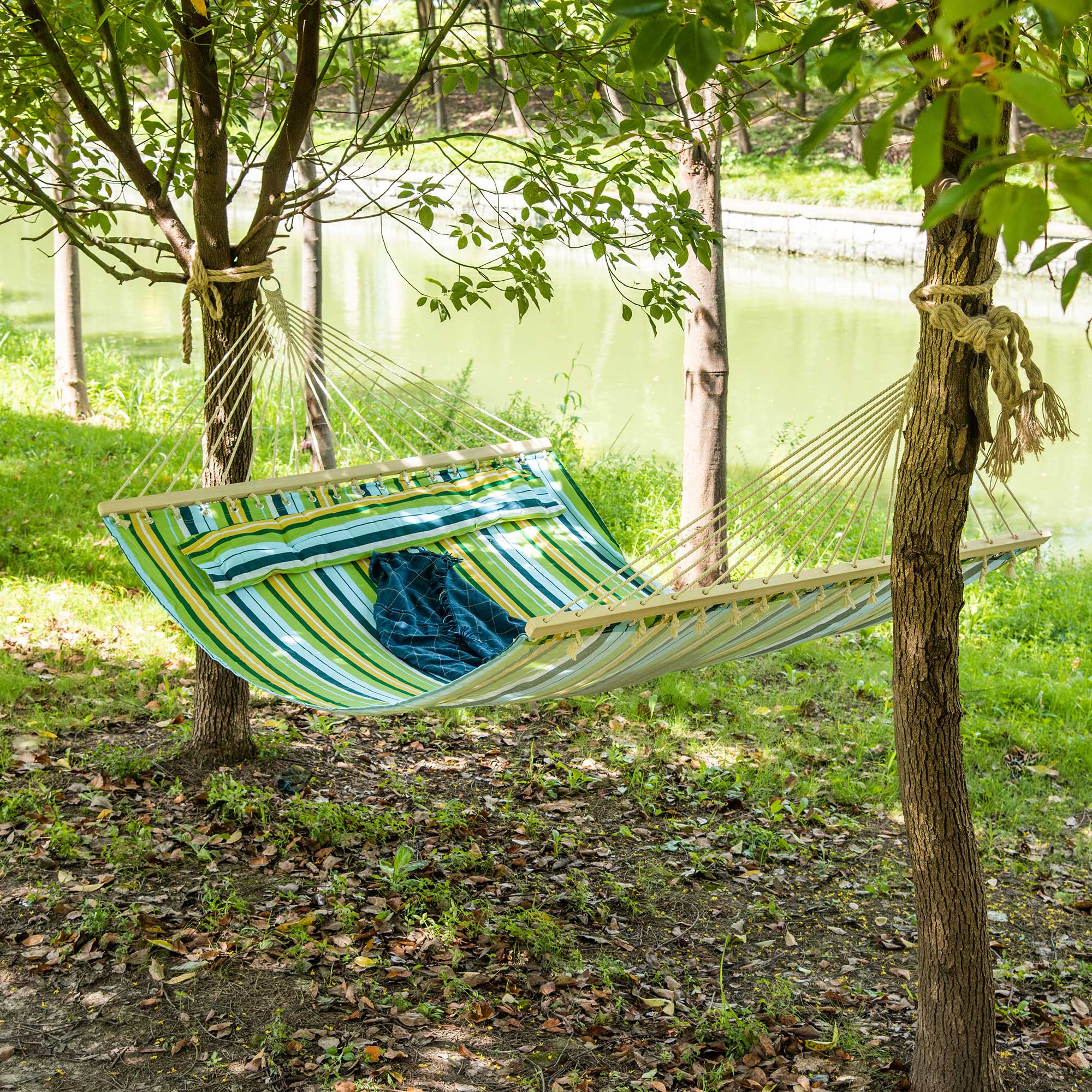 83" Patio Double Hammock, Wide Outdoor Hammock Bed Striped Fits 2 People Sunbed Camping hang Sleep w/ Pillow, White Stripe